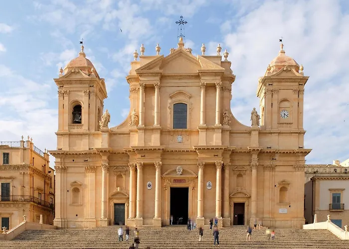 6 Bedroom Amazing In Feriehus Noto